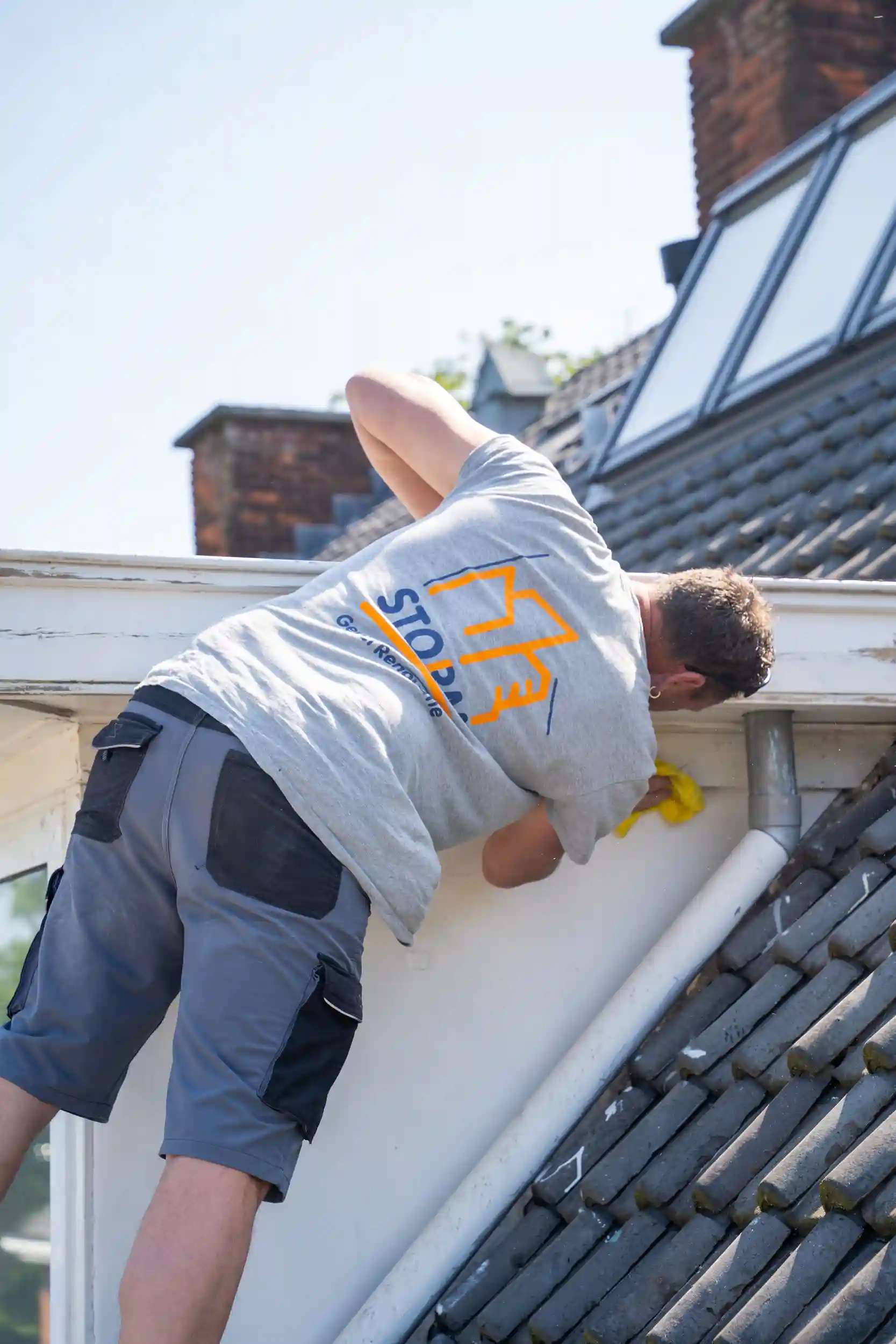 dakkapel-schoonmaken-na-het-schuren Dakkapel schoonmaken als voorbereiding op schilderwerk